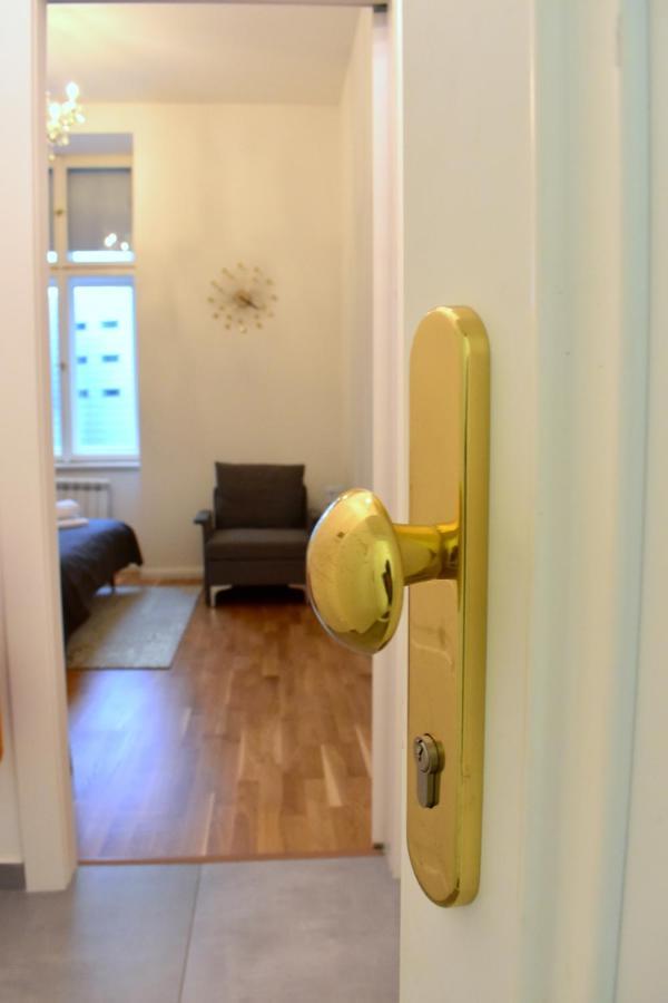 Lovely Apartment In Center براغ المظهر الخارجي الصورة