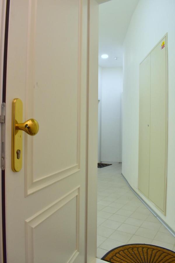 Lovely Apartment In Center براغ المظهر الخارجي الصورة
